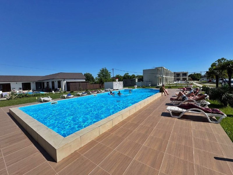 "АКВА" отель с бассейном и завтраками