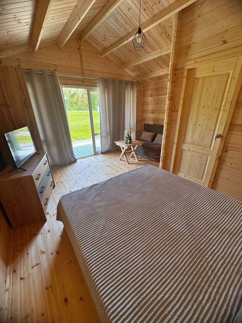 "ЭКО ХАУС ПИТИУНТ" домики с бассейном