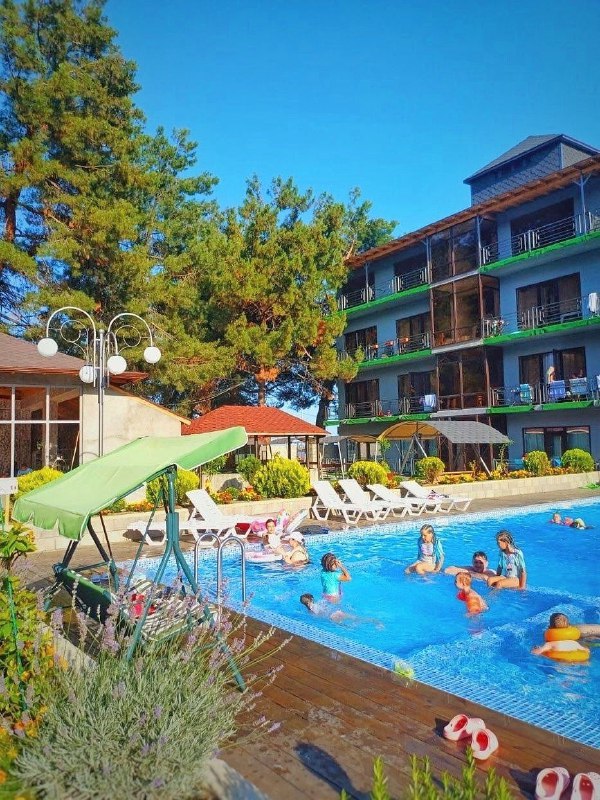 "МУЛБЕРРИ" отель на пляже с бассейном и кафе