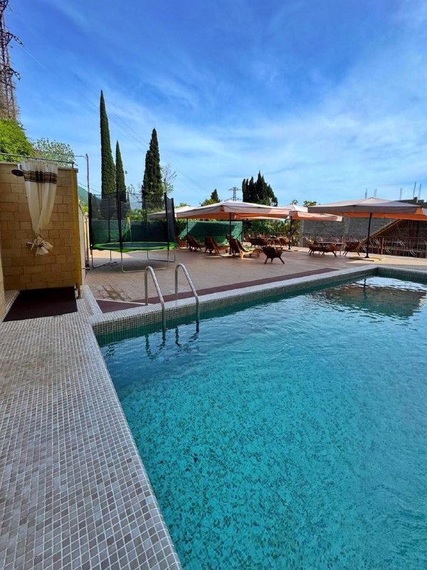 "ПАРУС" видовой отель с бассейном и столовой